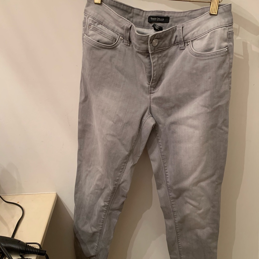Size Six White House Black Market Skinmers